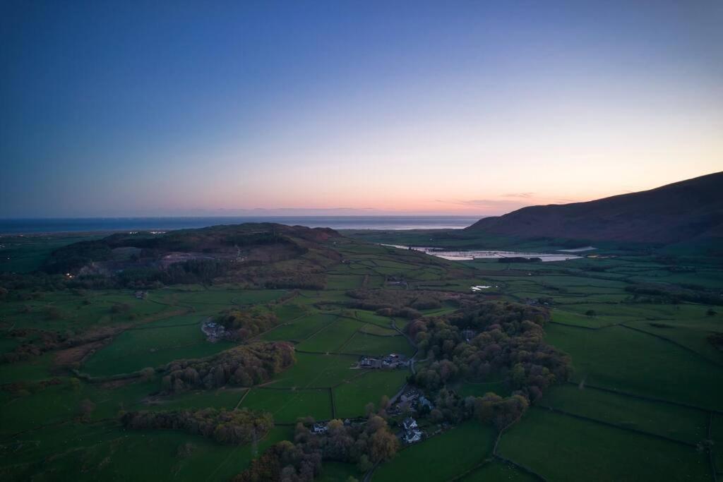 Luxurious Cottage With Hot Tub, Lake District Duddon Bagian luar foto
