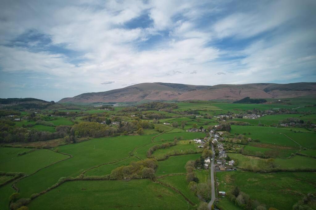 Luxurious Cottage With Hot Tub, Lake District Duddon Bagian luar foto