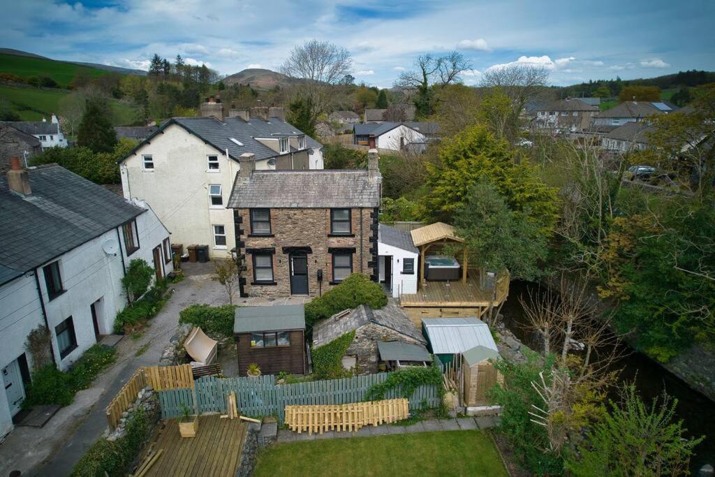 Luxurious Cottage With Hot Tub, Lake District Duddon Bagian luar foto